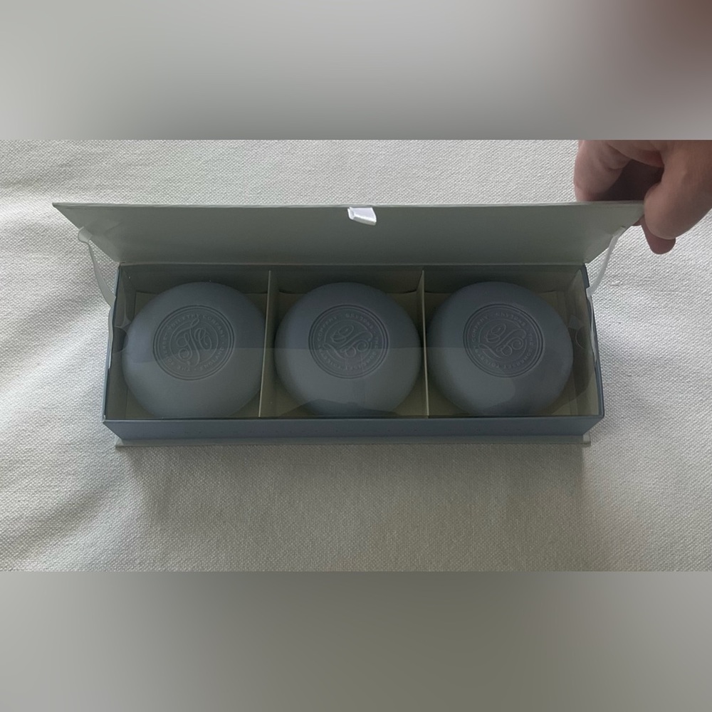 The Somerset Toiletry Company Lavender Luxury Soap Collection.
3 X 5.3oz Bars.